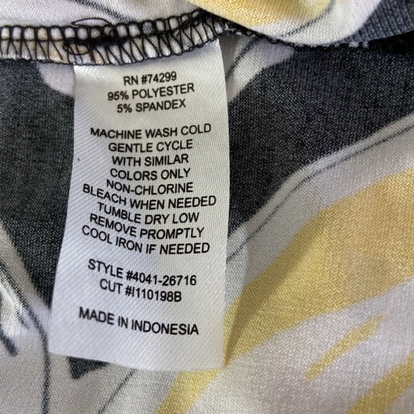 Intermission White Yellow and Black Dress Sleeveless With Pleats Size 6 - Picture 8 of 8